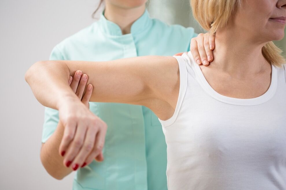 Onderzoek door een arts met cervicale osteochondrose